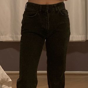 Black mom jeans